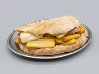 Panino pizza Wurstel e patatine