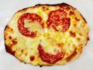 Pinsa bianca 4 formaggi e salame piccante