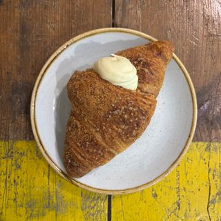 Croissant integrale al miele e cioccolato bianco