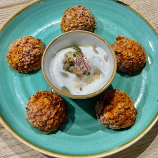 Polpette di peperoni e carote con maionese vegana