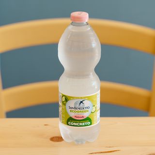 Acqua naturale.