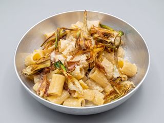 Bombolotti alla gricia con carciofi