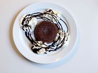 Tortino di fondente con cuore caldo con panna 