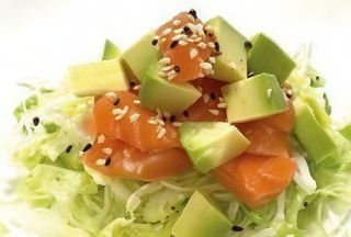 15. Insalata di salmone e avocado