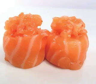 99. Gunkan spicy salmone