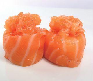 99. Gunkan spicy salmone