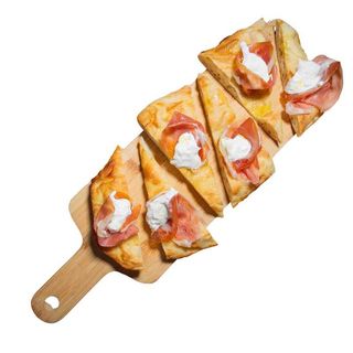 Schiacciata crudo e stracciatella