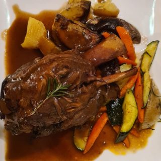 Stinco in salsa di Barolo