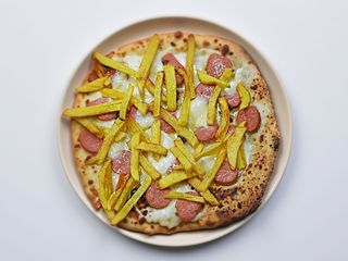 Würstel e patatine bianca