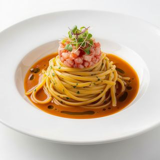 Linguina al fumetto di crostacei con battuta di gamberi rossi crudi