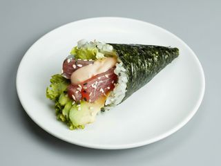 Temaki di Salmone, avocado e mayo 1 pezzo