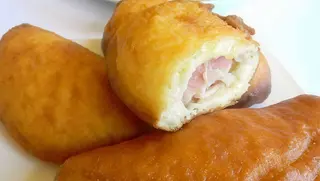 Calzone fritto cotto e mozzarella