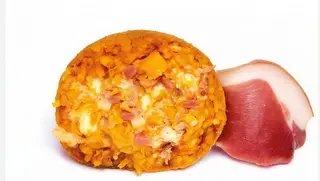 Arancino con zucca e speck