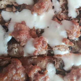 Mezza teglia Funghi e salsiccia