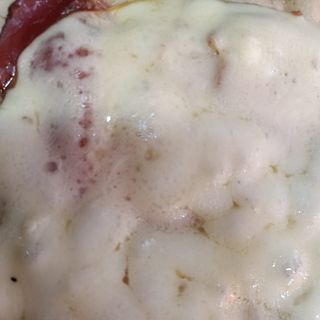 Pizza tonda speck e provola