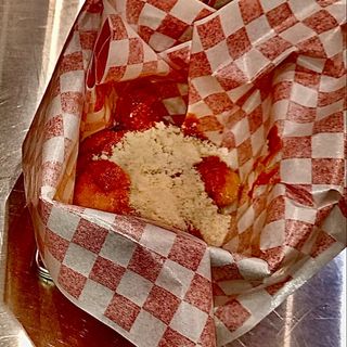 Gnocchetti  fritti al pesto rosso 