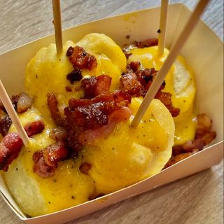 Culurgiones fritti con carbo crema 