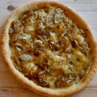 Pizzone con cipolle stufate alle acciughe 1/4 ~150 g