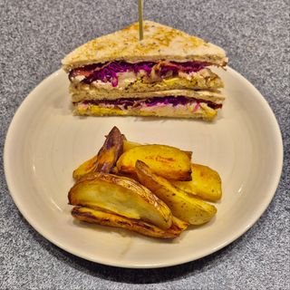 Club sandwich pulled chicken