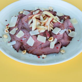 Carpaccio di manzo alle pesche