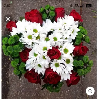 Rosa Rosso 9 pezzi con margerita bianchi 5 pezzi+verde 5 pezzi