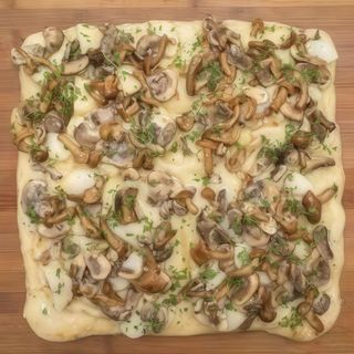 Funghi bianca e tartufo (Minimo 2 Tranci)