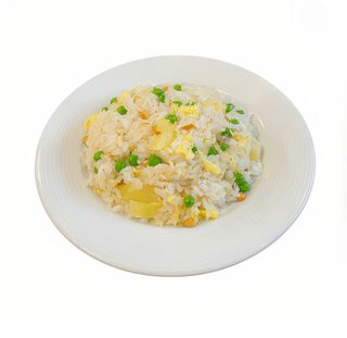 Riso saltato con ananas e pinoli