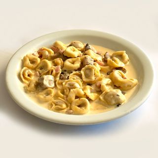 Tortellini, panna, prosciutto e funghi