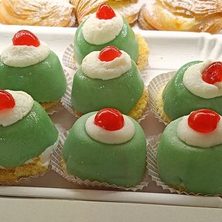 Cassata siciliana ripiena di ricotta