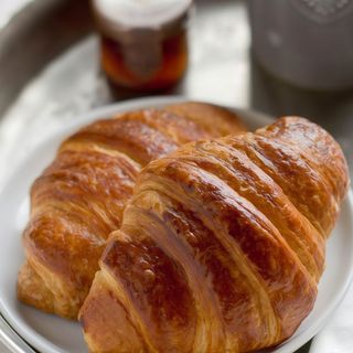 Croissant francesi al burro acquistabile almeno cinque pezzi