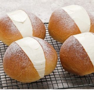 Maritozzo Romano con panna