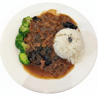 Riso con manzo saltato 现炒牛肉盖饭