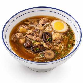 鸡肉汤面 – Noodles cinesi di grano con brodo di pollo