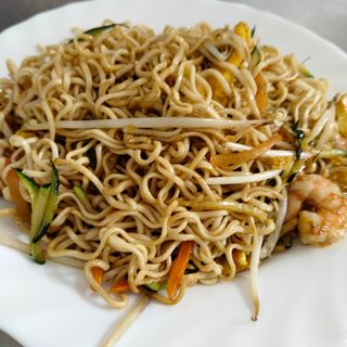 Spaghetti di ramen con gamberi