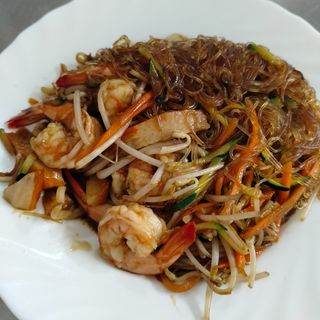 Spaghetti di soia con frutti di mare