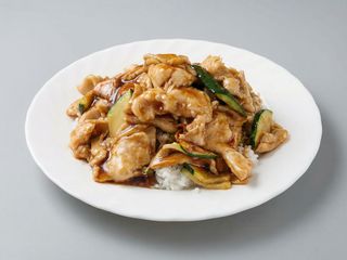 Riso con verdure miste e pollo