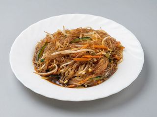 Spaghetti di soia con verdure alla piastra