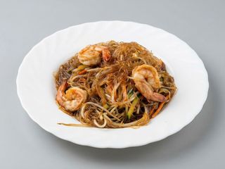 Spaghetti di soia con gamberi alla piastra