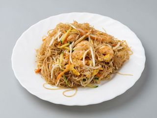 Spaghetti di riso con gamberi