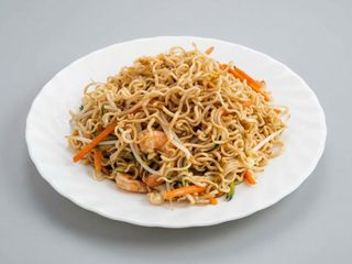 Spaghetti ramen con frutti di mare