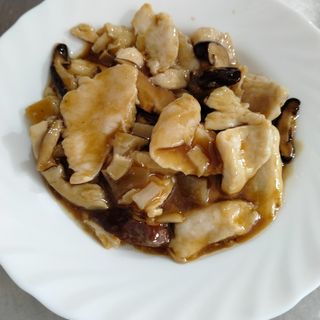 Pollo con funghi e bambù