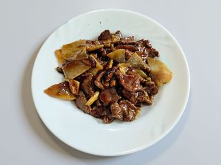 Manzo con funghi e bambù