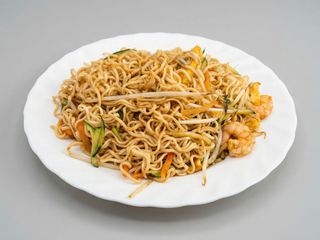 Spaghetti di ramen con gamberi 