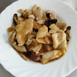Maiale con funghi e bambù
