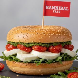 Bagel Mozzarella, pomodorini confit, pesto di rucola, riccia