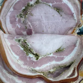 Box 10 euro con 1 provola di Agerola da 500g e 200 grammi di Porchetta di Ariccia artigianale