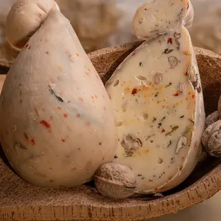 Caciocavallo Rucola ,Noci e Peperoncino