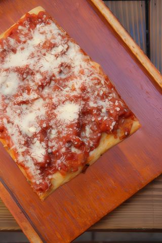 Pizza amatriciana in teglia