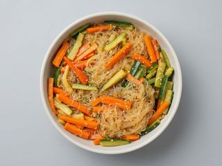 Spaghetti di soia con verdure