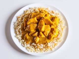 Riso speziato al curry con pollo